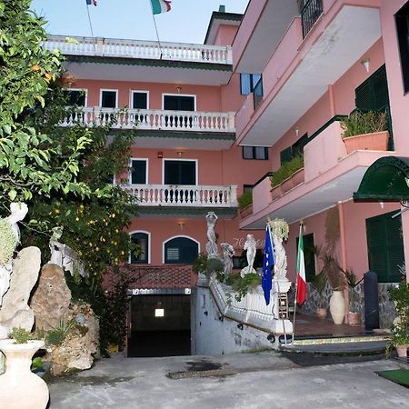Hotel Sottovento Sant'Egidio del Monte Albino Екстериор снимка