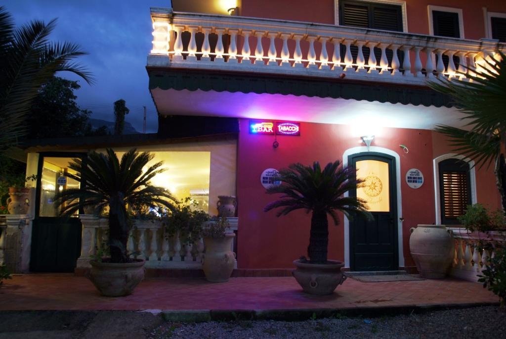 Hotel Sottovento Sant'Egidio del Monte Albino Екстериор снимка