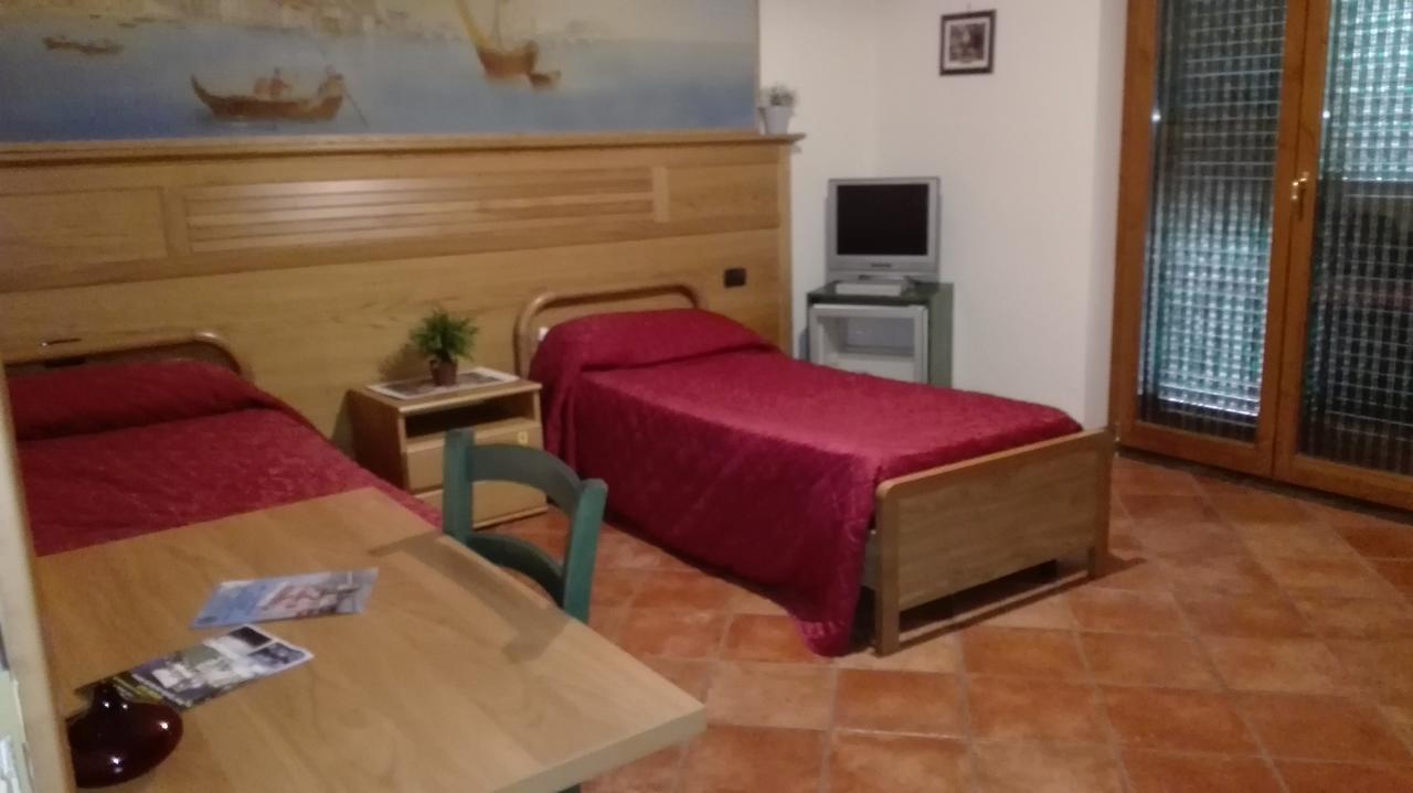 Hotel Sottovento Sant'Egidio del Monte Albino Екстериор снимка